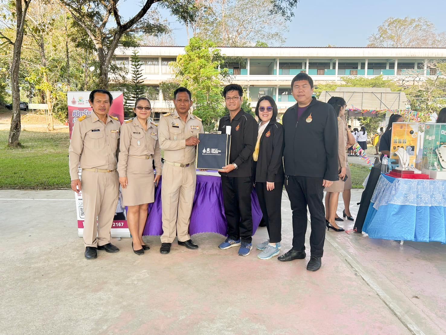แนะแนวประชาสัมพันธ์หลักสูตรที่เปิดสอนของคณะฯ
