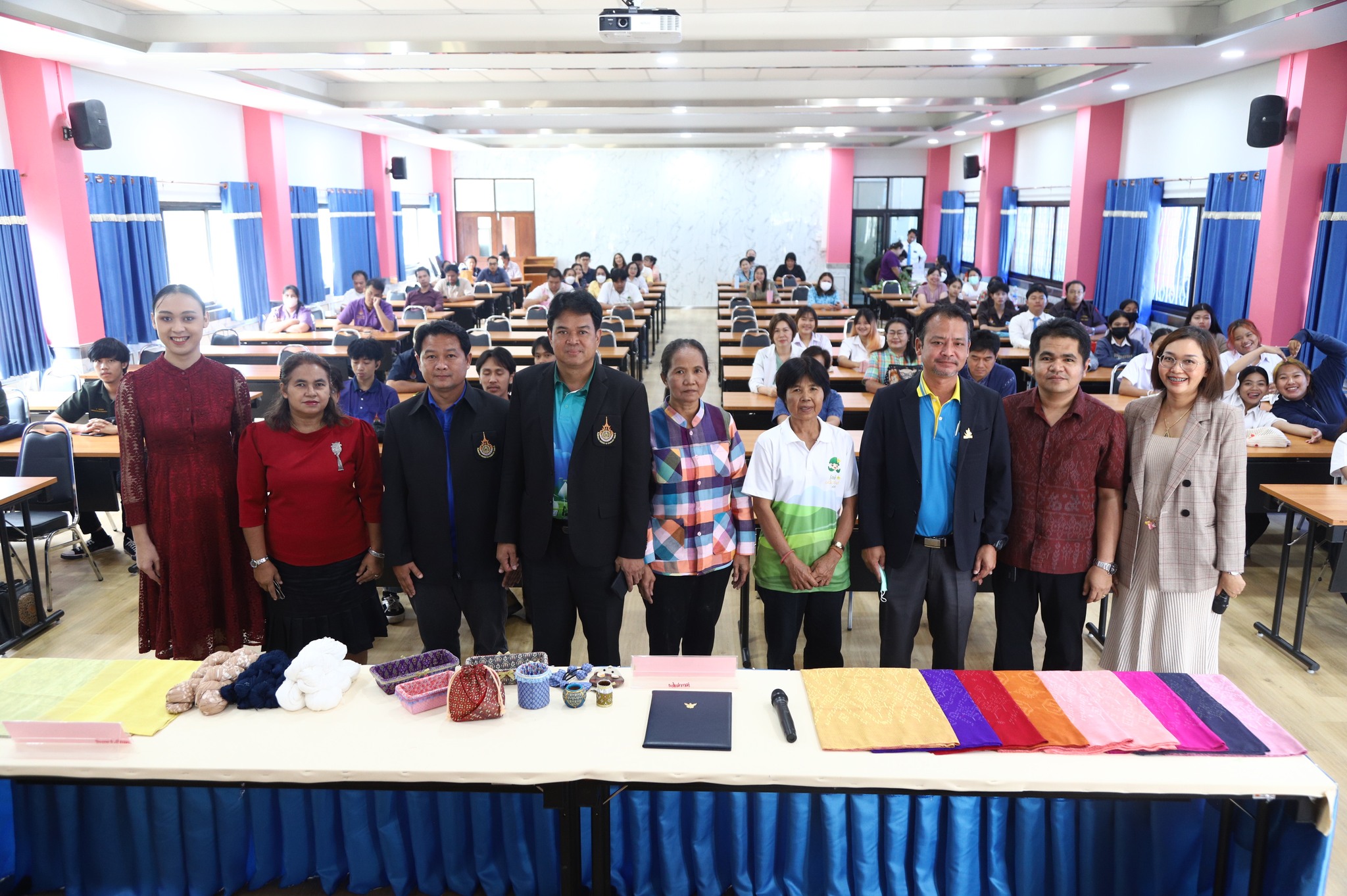กิจกรรมสืบสานวัฒนธรรมการทอผ้าลายอัตลักษณ์จันทบุรี