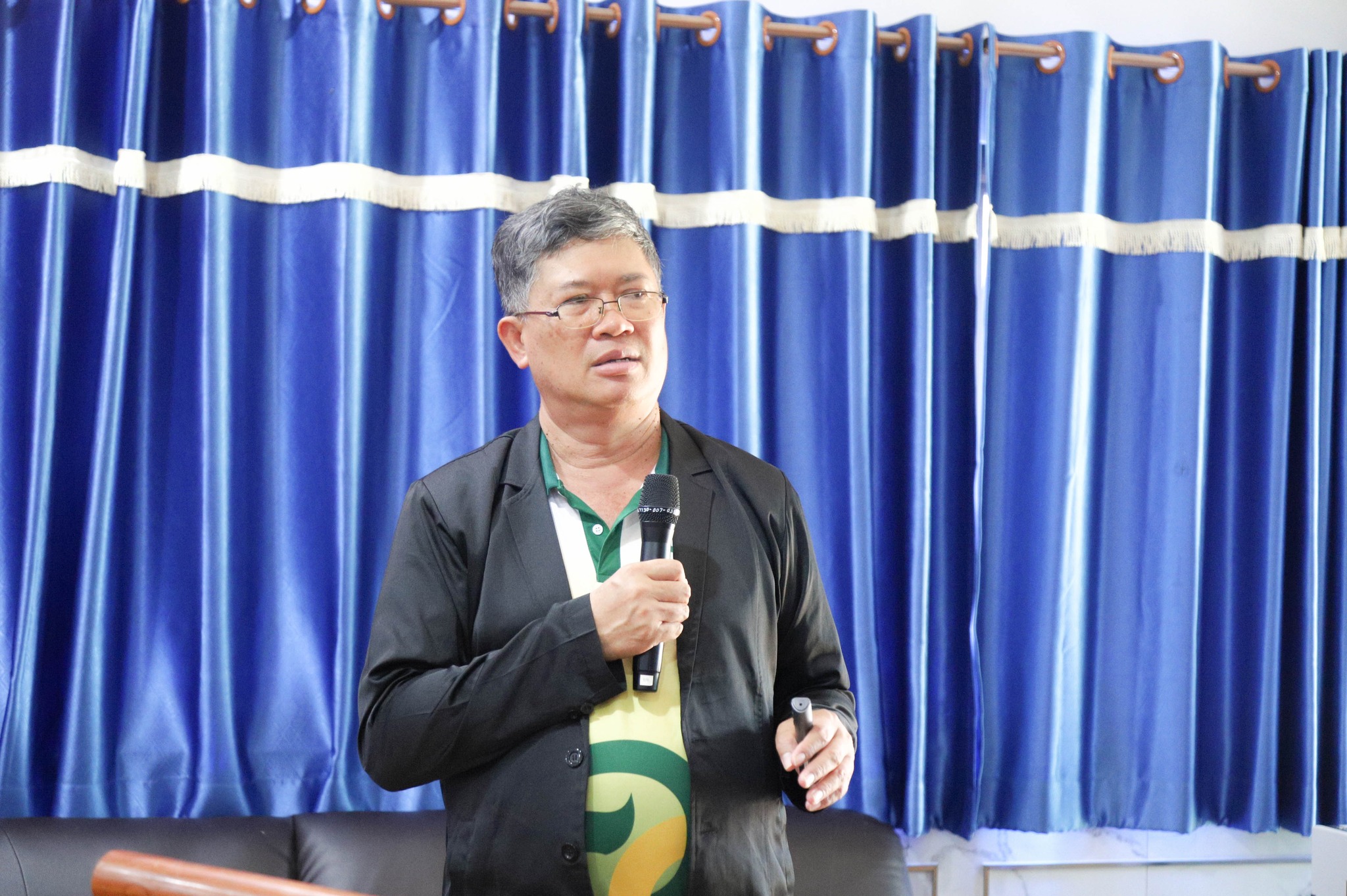 ภาพบรรยากาศ การอบรมเชิงปฏิบัติการ เรื่องเทคโนโลยีการใช้ระบบน้ำหยดแบบอัตโนมัติด้วยพลังงานแสงอาทิตย์ (Solar Cell)