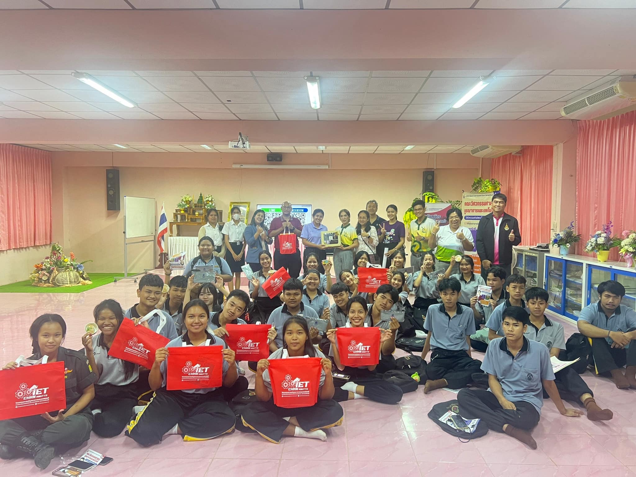 แนะแนวการศึกษาต่อและประชาสัมพันธ์หลักสูตร