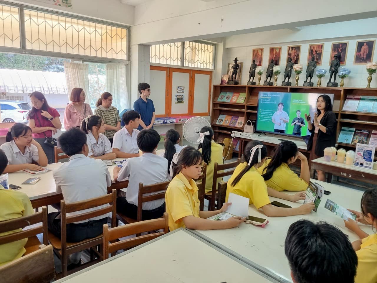 แนะแนวการศึกษาต่อและประชาสัมพันธ์หลักสูตร