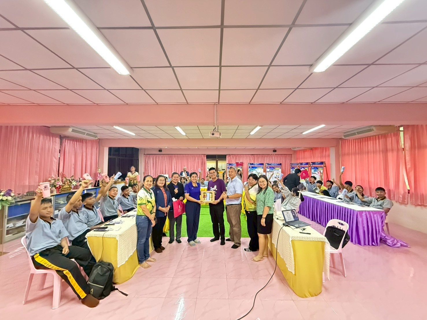 แนะแนวการศึกษาต่อและประชาสัมพันธ์หลักสูตรให้กับนักเรียนโรงเรียนคลองพลูวิทยา