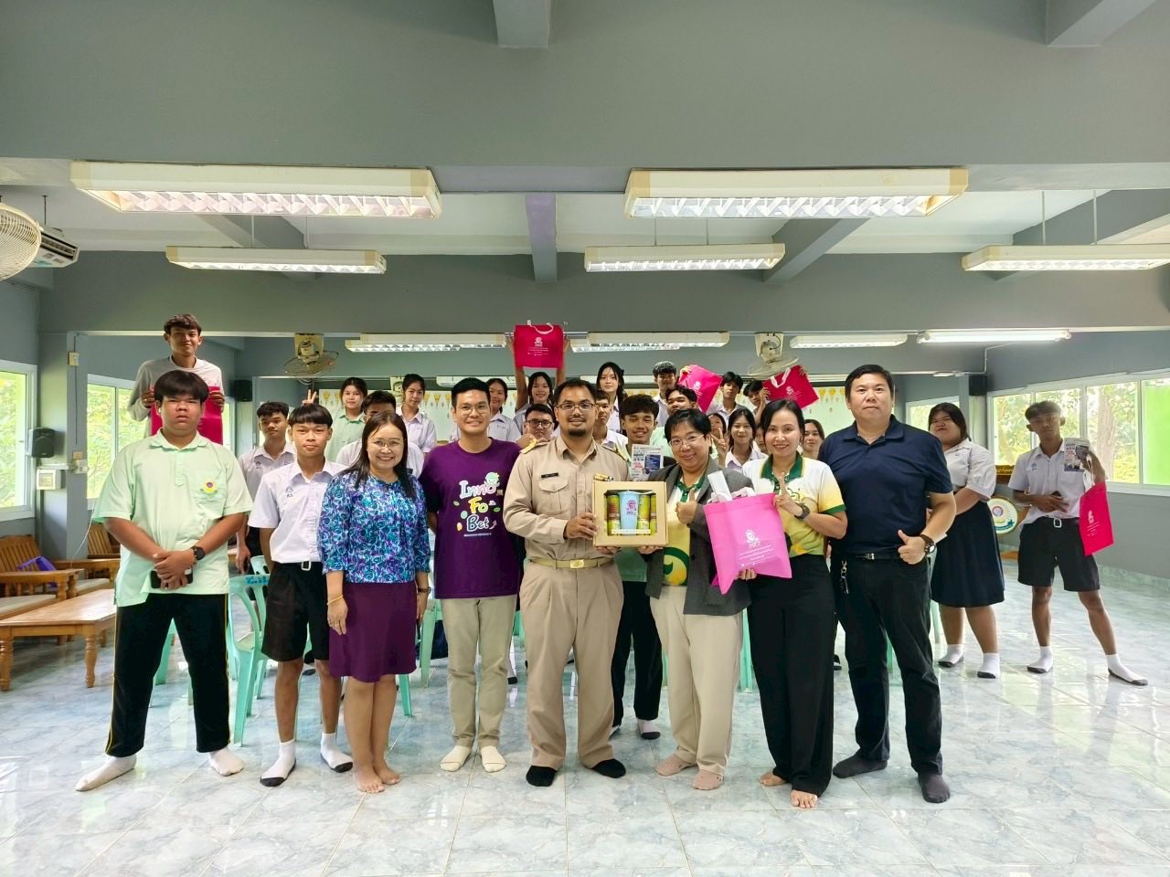 แนะแนวการศึกษาต่อและประชาสัมพันธ์หลักสูตรให้กับนักเรียนโรงเรียนศรีรัตนราษฎร์นุเคราะห์ จังหวัดจันทบุรี