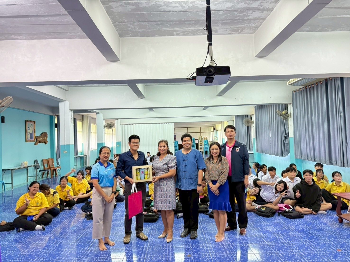 แนะแนวการศึกษาต่อและประชาสัมพันธ์หลักสูตรให้กับนักเรียนโรงเรียนโป่งน้ำร้อนวิทยาคม จ.จันทบุรี