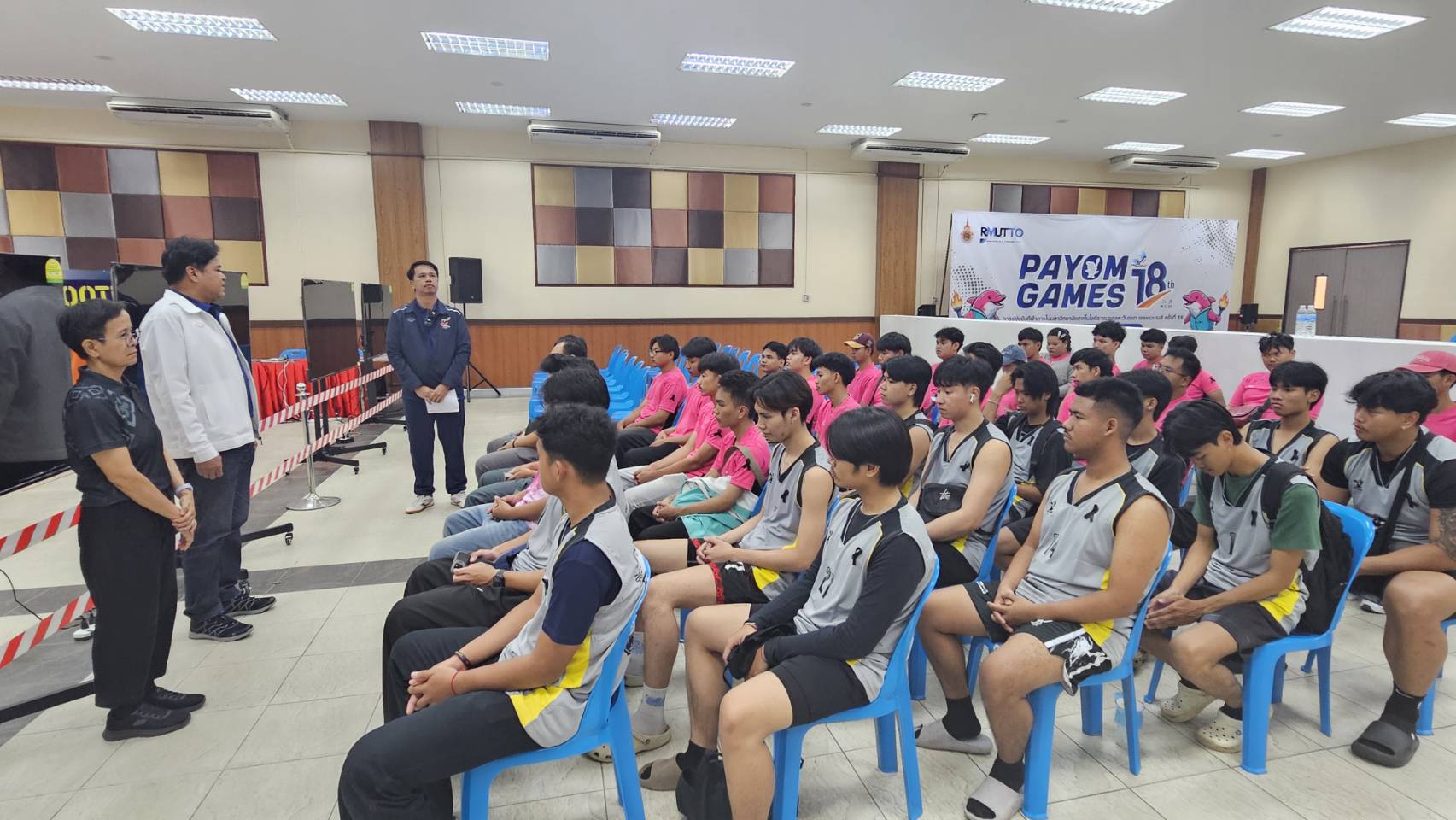 มอบโอวาทและให้กำลังใจแก่นักศึกษาคณะเทคโนโลยีอุตสาหกรรมการเกษตร