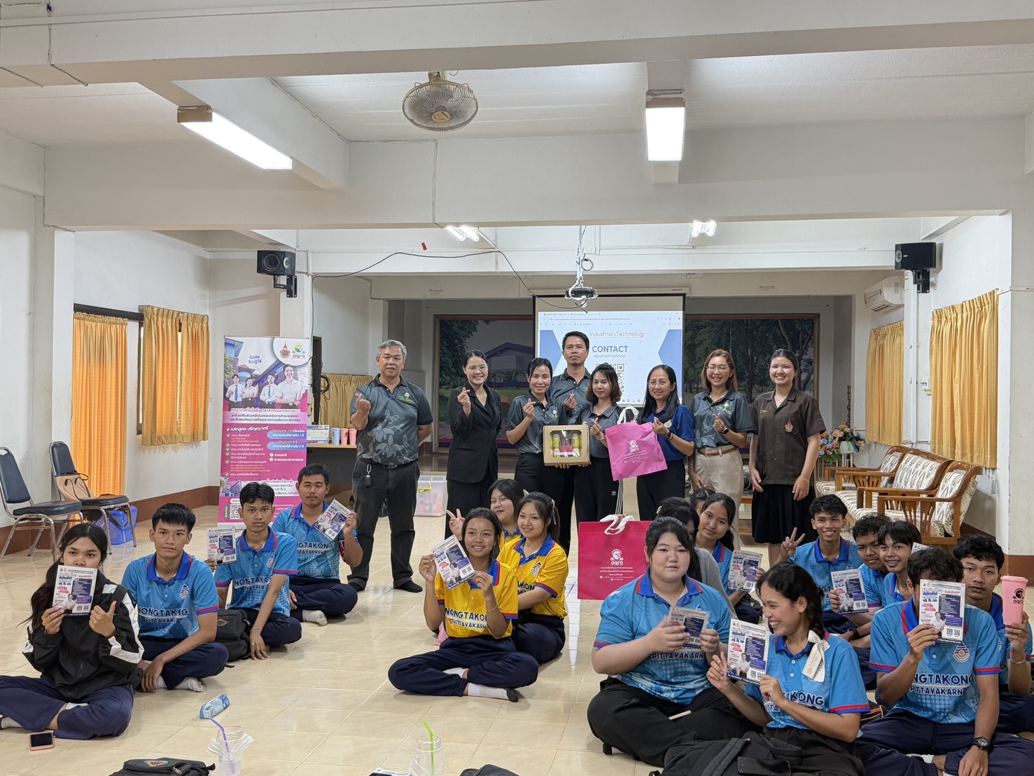 แนะแนวการศึกษาต่อและประชาสัมพันธ์หลักสูตรให้กับนักเรียนโรงเรียนหนองตาคงพิทยาคาร จังหวัดจันทบุรี