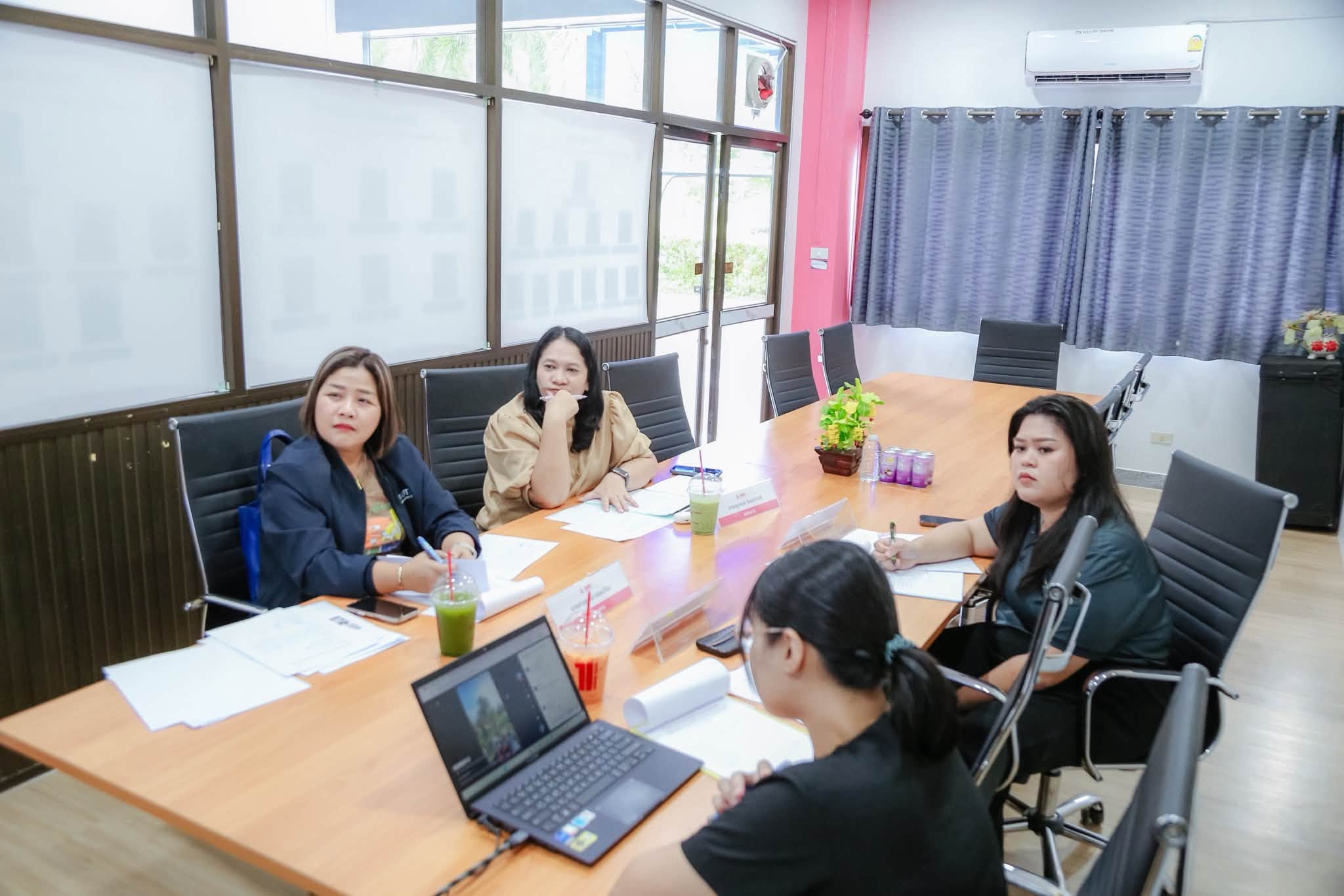 พิจารณาคลิปวิดีโอ TikTok ที่ส่งเข้าประกวดในกิจกรรม “AGRO ราชมงคลจันท์ ของดีที่อยากให้รู้”