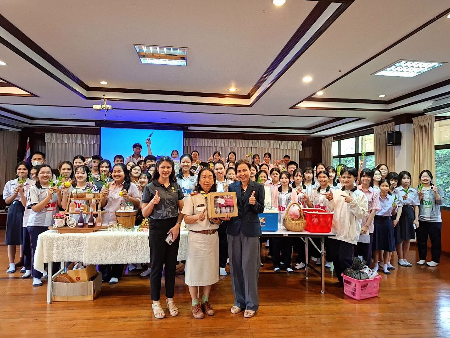 กิจกรรมประชาสัมพันธ์หลักสูตรให้แก่นักเรียนระดับชั้นมัธยมศึกษาปีที่ 6