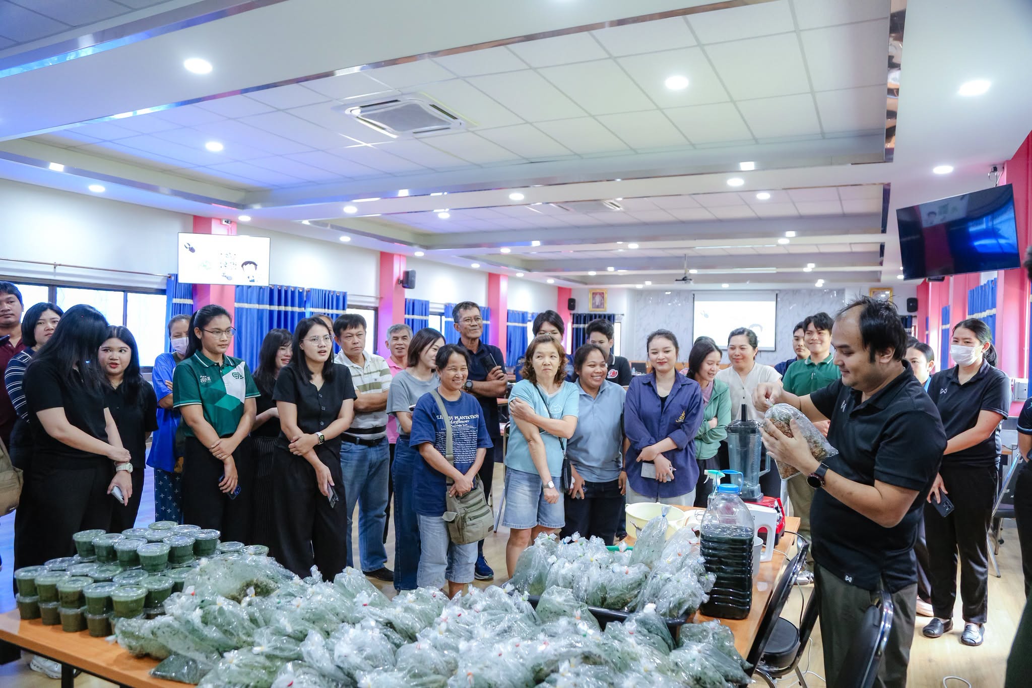 กิจกรรมอบรมเชิงปฏิบัติการ การทำไตรโคเดอร์มาในรูปแบบครีม เพื่อรักษาแผลลำต้นเน่าของทุเรียน